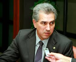 reinaldo-azambuja-terno