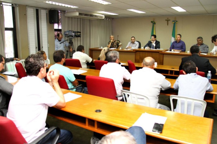 Deputado Renato Câmara vai entregar ao governo do Estado documento com diversas reivindicações apresentadas pelos pescadores de MS. (Wagner Guimarães).