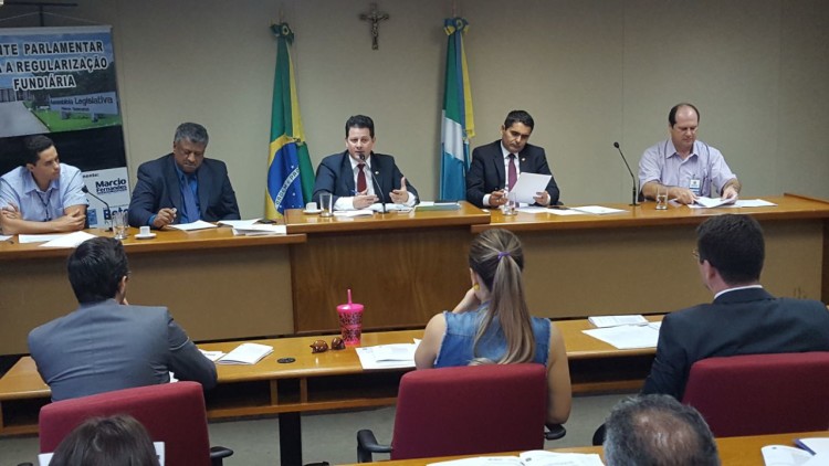 Deputado Renato Câmara fala na reunião da Frente, no Plenarinho. (Foto: Foto: Wagner Guimarães ).