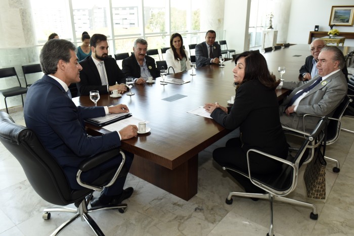 No mês passado, a prefeita Delia Razuk foi recebida por Beto Richa, no Gabinete do governador paranaense. (Foto: Divulgação).