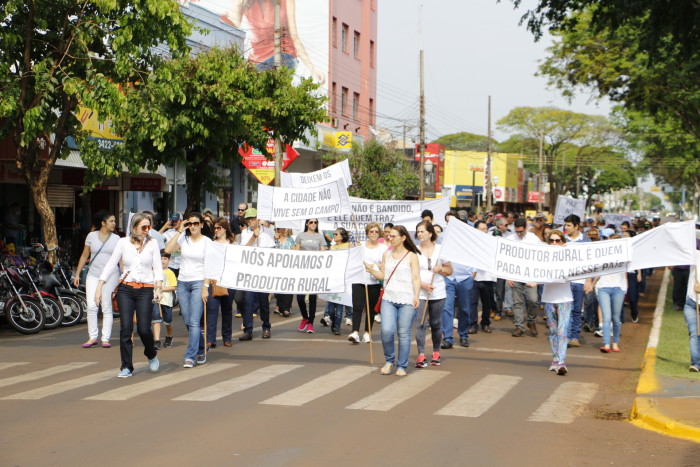 Passeata de produtores rurais neste sábado, no centro de Dourados (Foto: Divulgação)