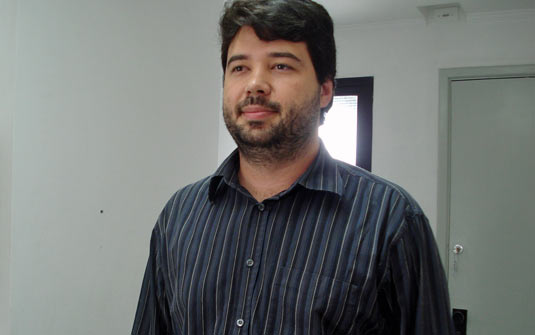 Marcelo Vitorino, especialista em marketing digital político eleitoral, afirma que “é importante ponderar esses dados considerando que hoje a diferença entre televisão e internet muitas vezes é o tamanho da tela. (Foto: Divulgação).