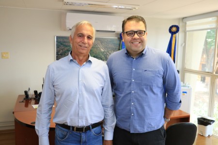 Vereador Alan Guedes recebe o presidente do Sindicato Rural, Lucio Damalia (Foto: Thiago Morais)