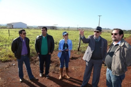 Recentemente, técnicos do Estado fizeram vistoria na área que receberá a Central de Abastecimento - (Foto: Divulgação)