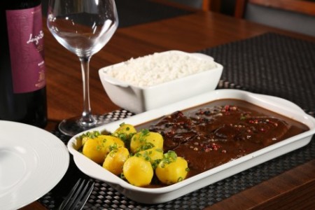 4º Festival Gastronômico Sabores de Dourados, um dos principais atrativos turísticos da que reúne 41 bares, restaurantes foi destacado pela imprensa nacional - (Foto: Divulgação)