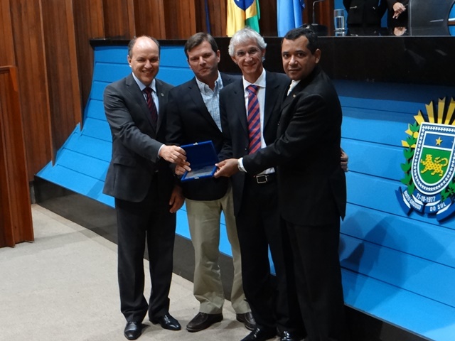 Deputado Júnior Mochi; presidente da Fundação MS, Luciano Mendes; diretor tesoureiro do Sistema Famasul, Luis Alberto Moraes Novaes; e chefe geral da Embrapa Gado de Corte, Cleber Oliveira. (Foto: Júlio Mendes).