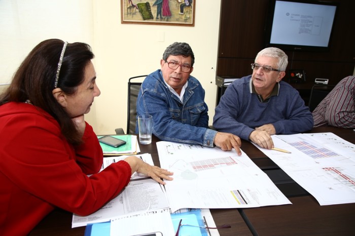 Reunião na Prefeitura com representante da construtora paulista que fará a construção de moradias em Dourados. (Fotos – A. Frota).