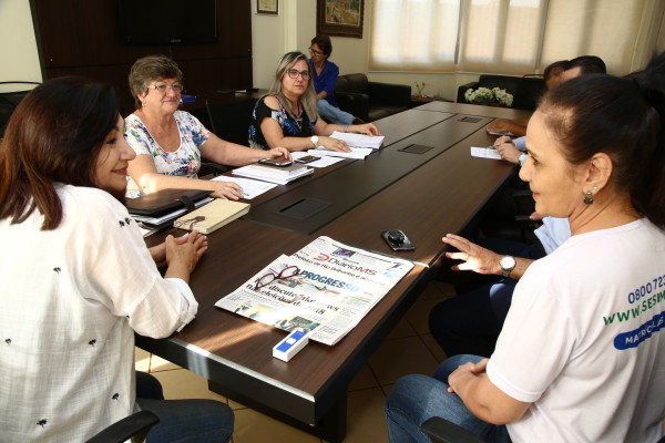 Convênio assinado na manhã desta segunda-feira facilita acesso de filhos de servidores da prefeitura na escola do Sesi. (Foto: A. Frota).