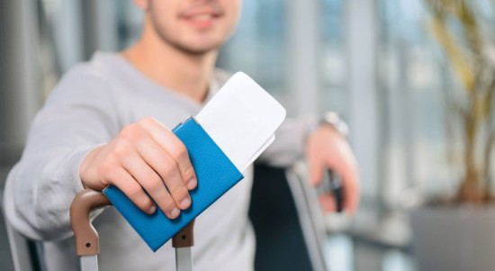 Uma das dicas é que ao fazer reserva em um meio de hospedagem, contratar uma agência de viagem ou um guia de turismo, o consumidor deve consultar o Cadastur da empresa. (Foto: Divulgação).