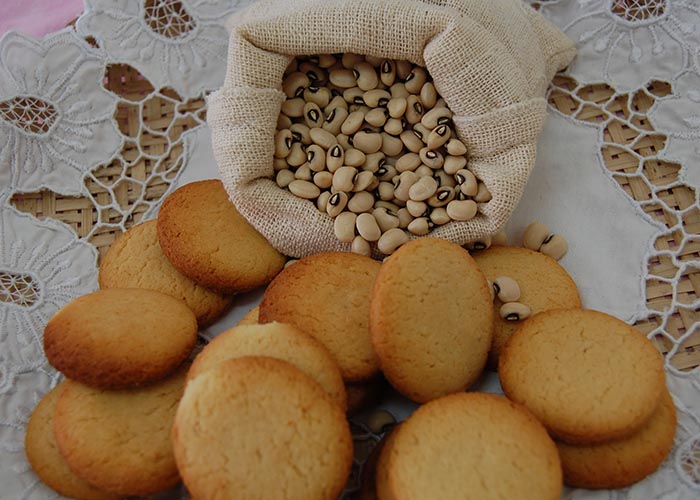 Os biscoitos feitos à base de feijão-caupi têm uma boa textura e coloração atraente. - Foto: Magda Cruciol