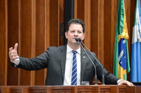 Deputado também cobrou do secretário o aumento dos repasses à Dourados, devido à sua importância e abrangência no atendimento à saúde