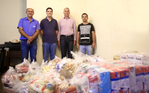 Alimentos arrecadados através de meia entrada solidária foram doados a entidades beneficentes de Dourados. (Fotos: Divulgação).